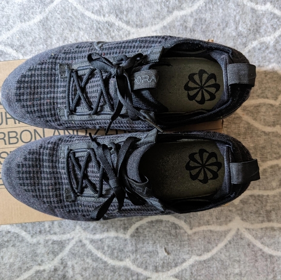 Nike Sneakers - Picture 4 of 6